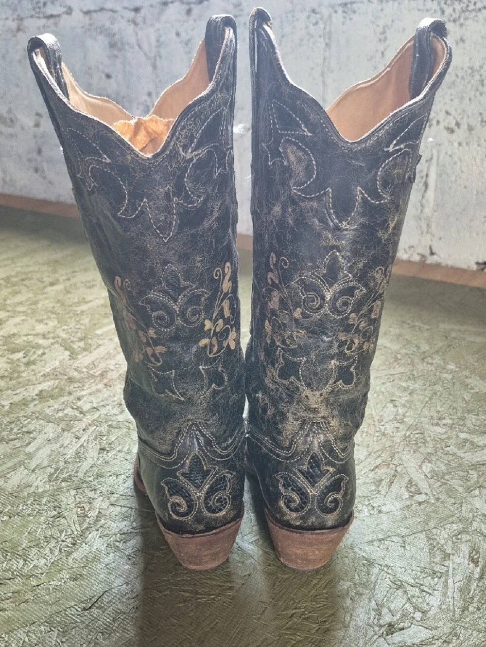 Embroidered Black Western Heeled Boots - Picture 5 of 11